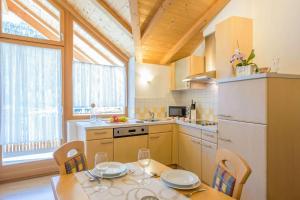 Kuchyň nebo kuchyňský kout v ubytování Residence Weisskugel Langtaufers Südtirol