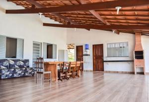 Køkken eller tekøkken på Rancho Boa Vista - Capitólio - MG