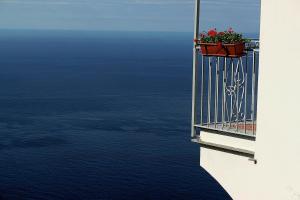 A general sea view or a sea view taken from Az apartmant