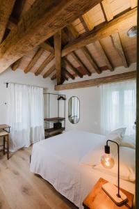 Postel nebo postele na pokoji v ubytování Locanda sul fiume