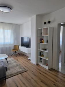 Μια τηλεόραση ή/και κέντρο ψυχαγωγίας στο Lapovci +15 φωτογραφίες
