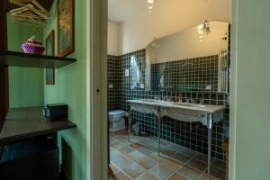 a bathroom with a sink and a toilet at CA' MARTELLI campo di stelle in San Giovanni Teatino +37 photos