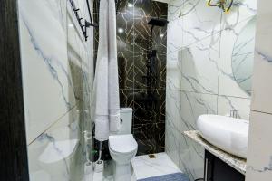 Roston Hotels的一间浴室