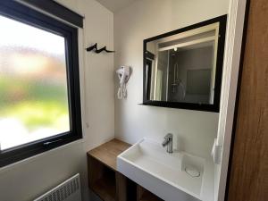 Youcamp Village - Marseille Provence的一间浴室