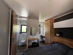 Youcamp Village - Marseille Provence的一间浴室