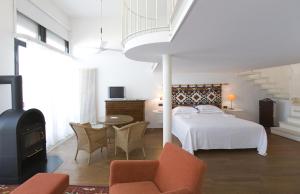 Кровать или кровати в номере Hotel Emilia +37 фотографий
