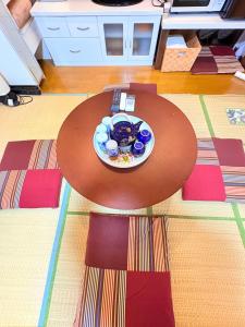 a table with a plate of food on top of a floor at hostel sunflower202 in Osaka
