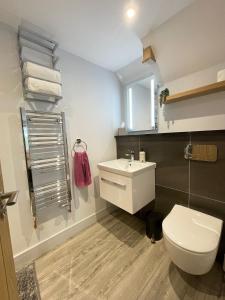 Vannituba majutusasutuses The Lake House , luxury rural retreat