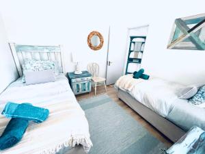 En eller flere senge i et værelse på The Kingfisher