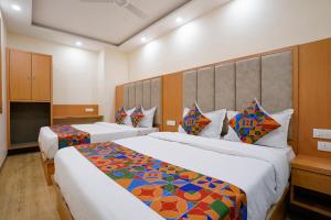 Postel nebo postele na pokoji v ubytování FabHotel 7 Square - Nr BKC