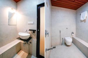 Koupelna v ubytování FabHotel 7 Square - Nr BKC