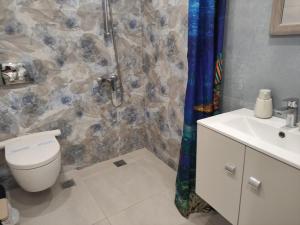 Ένα μπάνιο στο Aggelikis traditional house +34 φωτογραφίες