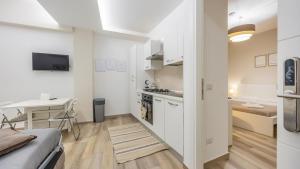 a small apartment with a kitchen and a desk at Ostiense Flat&Rooms by Rentbeat in Rome
