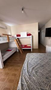 Ένα ή περισσότερα κρεβάτια σε δωμάτιο στο Casa do Uai