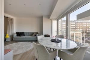 a living room with a table and chairs at Appartement San Marino 4B in Middelkerke