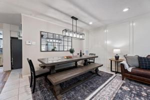 Khu vực ghế ngồi tại Villa for 50 ppl-Heated Pool & Private Cinema