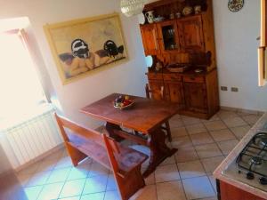 a kitchen with a table with a bowl of fruit on it at Giardino Bellavista Casa Vacanze in Castel del Piano +14 photos