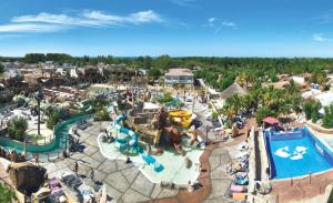 Bazén v ubytování Camping Les Sables d Or - Maeva nebo v jeho okolí + 39 fotografií