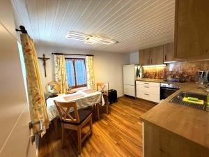 Kuchyň nebo kuchyňský kout v ubytování Ferienhaus TraunseeStrand