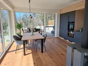 Kuchyň nebo kuchyňský kout v ubytování Refugium am Wald