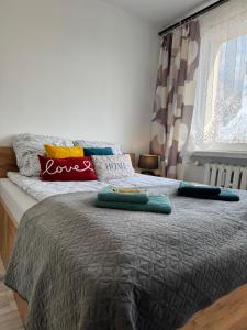 Posteľ alebo postele v izbe v ubytovaní Apartament -Jak w domu- Czeladź 60m2 Centrum Katowic 10km