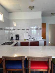 Köök või kööginurk majutusasutuses Apartamentos Rocky Cay Bay