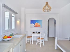 Gallery image of Jade Apartment in Prodromos Paros +2 photos