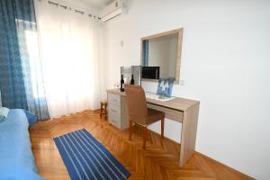 TV a/nebo společenská místnost v ubytování lopar 239