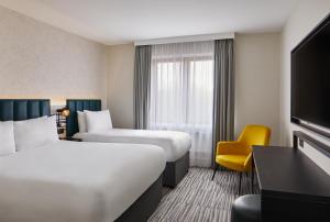 Postel nebo postele na pokoji v ubytování Leonardo Hotel Dublin Christchurch