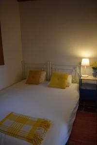 Uma cama ou camas num quarto em Casal Serrano Charme e Tranquilidade