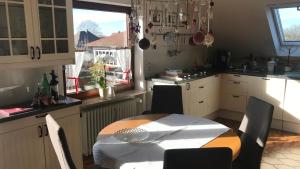 Η κουζίνα ή μικρή κουζίνα στο Maisonette am See +34 φωτογραφίες