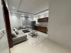 a living room with a couch and a table at مسكن ركاز المدن in Medina