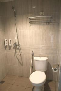 Koupelna v ubytování Apartemen cahya view 2