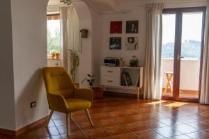 Istumisnurk majutusasutuses Coliving Together Gargano
