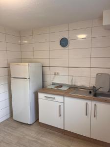 a kitchen with a white refrigerator and a sink at NR 2 EG 3 ZKB für Firmen und Familien in Vellmar