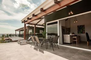 Μπαλκόνι ή βεράντα στο Tropical-Luxury Penthouse B at Playa Venao