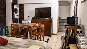 TV a/nebo společenská místnost v ubytování Taverna via Castellini 116 Varese + 6 fotografií