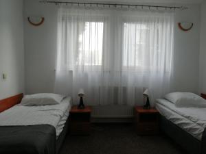 Postel nebo postele na pokoji v ubytování Hotel Dąbrowiak