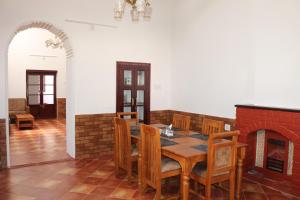 Posezení v ubytování Jennings Abode Doddabetta