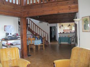 a living room with chairs and a dining room at La vue sur mer in La Croix-Valmer