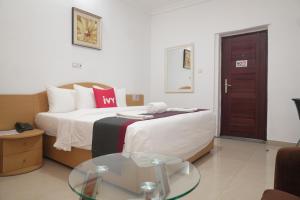 Ένα ή περισσότερα κρεβάτια σε δωμάτιο στο AOTEL HOTEL Ikeja