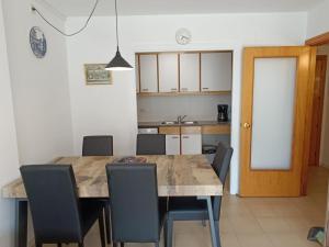 A kitchen or kitchenette at BRAVAHOLIDAYS-250-Poblet