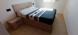 A bed or beds in a room at BRAVAHOLIDAYS-250-Poblet Még 20 kép