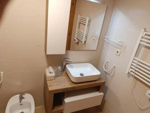 A bathroom at BRAVAHOLIDAYS-250-Poblet