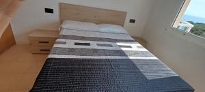 A bed or beds in a room at BRAVAHOLIDAYS-250-Poblet
