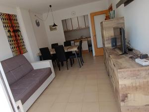 A kitchen or kitchenette at BRAVAHOLIDAYS-250-Poblet