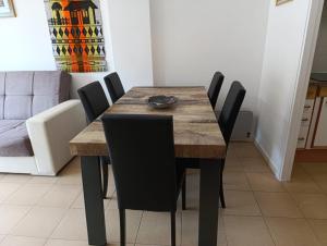 A seating area at BRAVAHOLIDAYS-250-Poblet