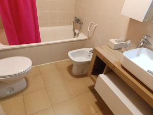A bathroom at BRAVAHOLIDAYS-250-Poblet