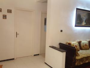 a living room with a couch and a door at Appartement Familial en Face le Stade Ibn Batouta Tanger in Tangier