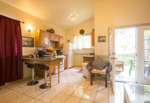 Gallery image of Whale House at Kehena Beach in Pahoa